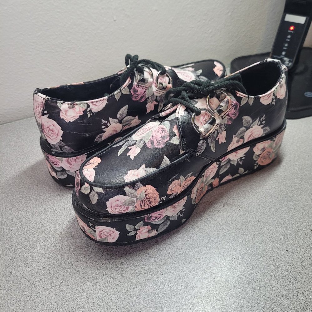 TUK size 7 Rose Creeper